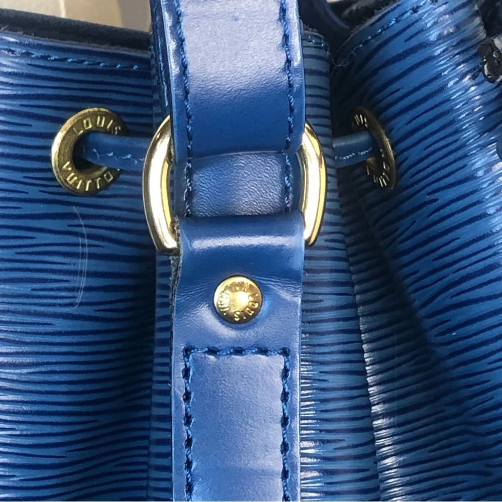 LOUIS VUITTON Epi Leather LV Noe GM Toledo Blue Drawstring Bucket Shoulder Bag